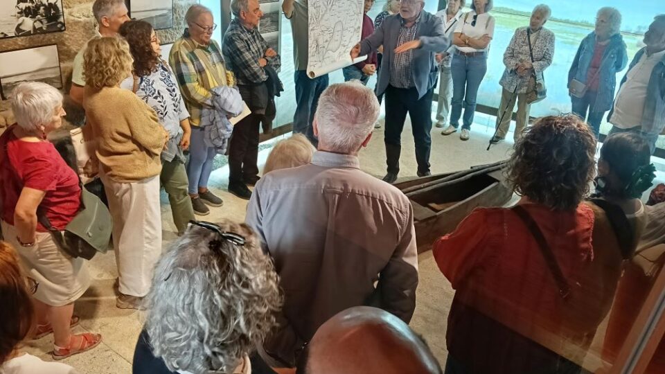 A asociación Amigos dos Museos visita a Casa da Lagoa de Antela