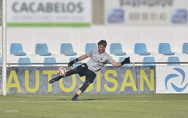 O porteiro xuvenil Iago Salgado debuta co primeiro equipo