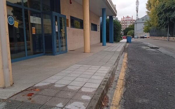 As familias da escola infantil Galiña Azul de Xinzo denuncian que o Concello incumpre as promesas de reforma