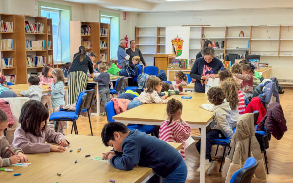 Alumnos do CEIP Carlos Casares celebran o Día das Bibliotecas en Xinzo