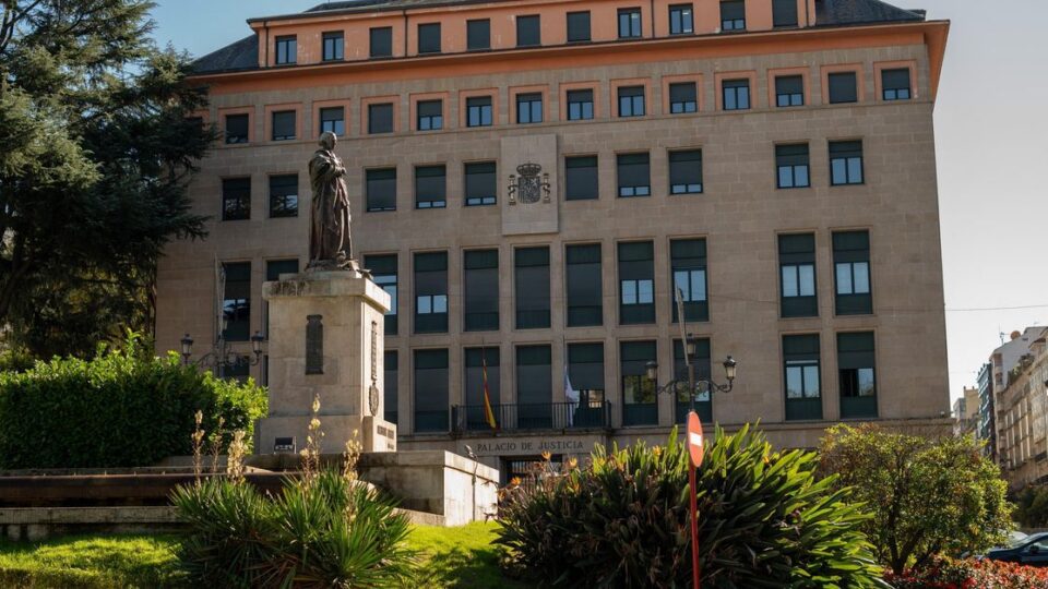 Ocho años de cárcel por tres agresiones sexuales en un mismo día a la hija de su pareja en Xinzo