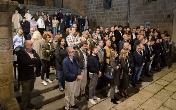 Ourense garda un minuto de silencio polas vítimas do accidente ferroviario de Toledo