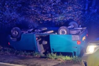 PROTECCIÓN CIVIL DE SANDIÁS INTERVÉN NUN ACCIDENTE DE TRÁFICO EN PIÑEIRA DE ARCOS