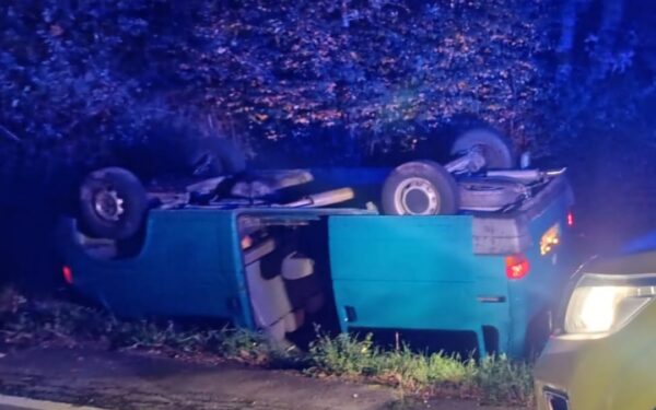 PROTECCIÓN CIVIL DE SANDIÁS INTERVÉN NUN ACCIDENTE DE TRÁFICO EN PIÑEIRA DE ARCOS