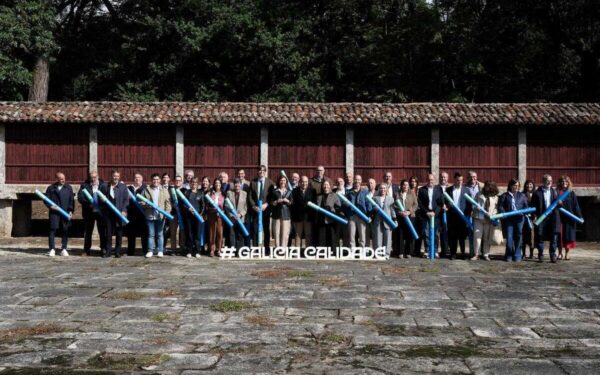 Rairiz de Veiga e Vilar de Barrio reciben a Bandera Verde de Galicia
