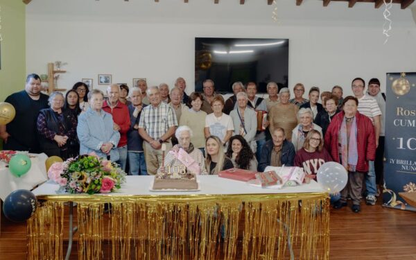 A veciñanza de Laroá celebra os 103 anos de Rosa García