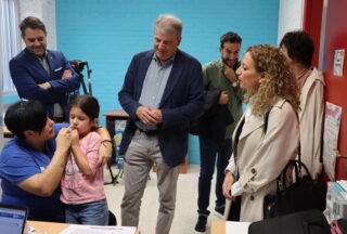 A vacinación contra a gripe nos colexios de Ourense busca acadar o 60 % de participación