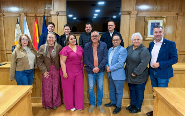 Delegación internacional visita Xinzo para coñecer a xestión municipal galega
