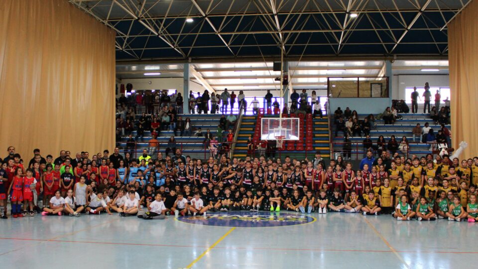 O pavillón de Xinzo acolleu a 200 nenos no XIII Torneo Vilas Minibasket