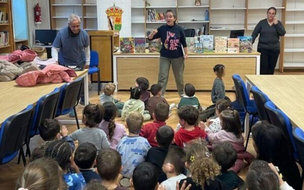 A Biblioteca de Xinzo celebra o Día das Bibliotecas con escolares e novos libros