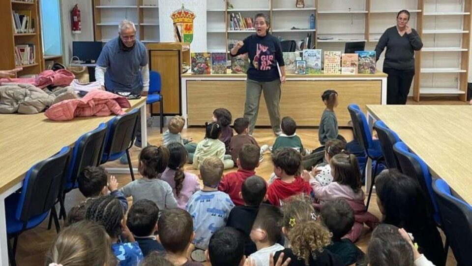 A Biblioteca de Xinzo celebra o Día das Bibliotecas con escolares e novos libros