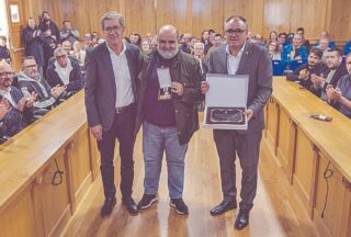 Xinzo entrega a súa Medalla de Ouro ao mestre Xosé Manuel García Lorenzo