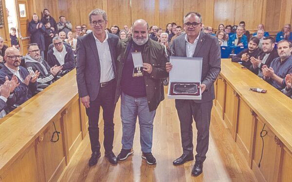 Xinzo entrega a súa Medalla de Ouro ao mestre Xosé Manuel García Lorenzo